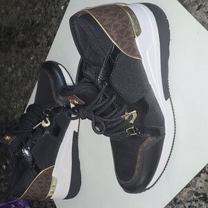 MICHAEL KORS SNEAKERS SIZE 8.5